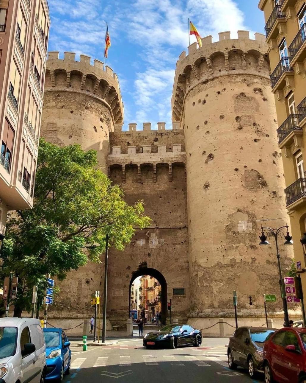 Mirador 1 Del Mercado Central - Habitacion Con Bano Privado En El Centro De La Ciudad Vella Valencia Bagian luar foto