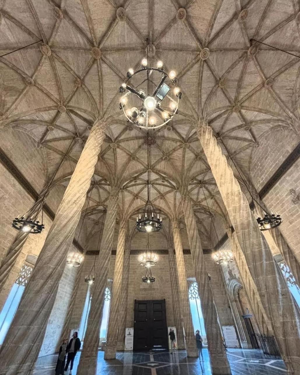 Mirador 1 Del Mercado Central - Habitacion Con Bano Privado En El Centro De La Ciudad Vella Valencia Bagian luar foto