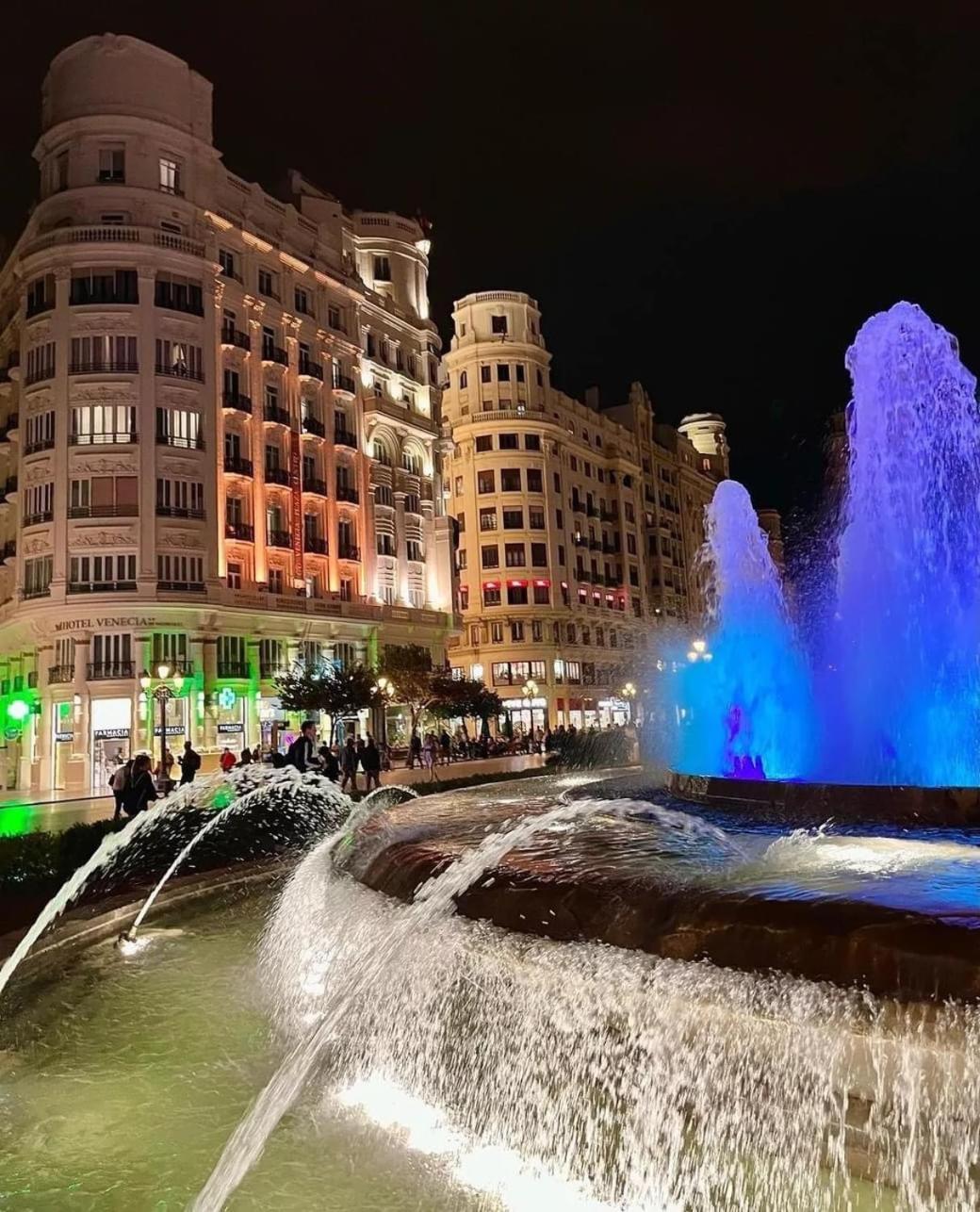 Mirador 1 Del Mercado Central - Habitacion Con Bano Privado En El Centro De La Ciudad Vella Valencia Bagian luar foto