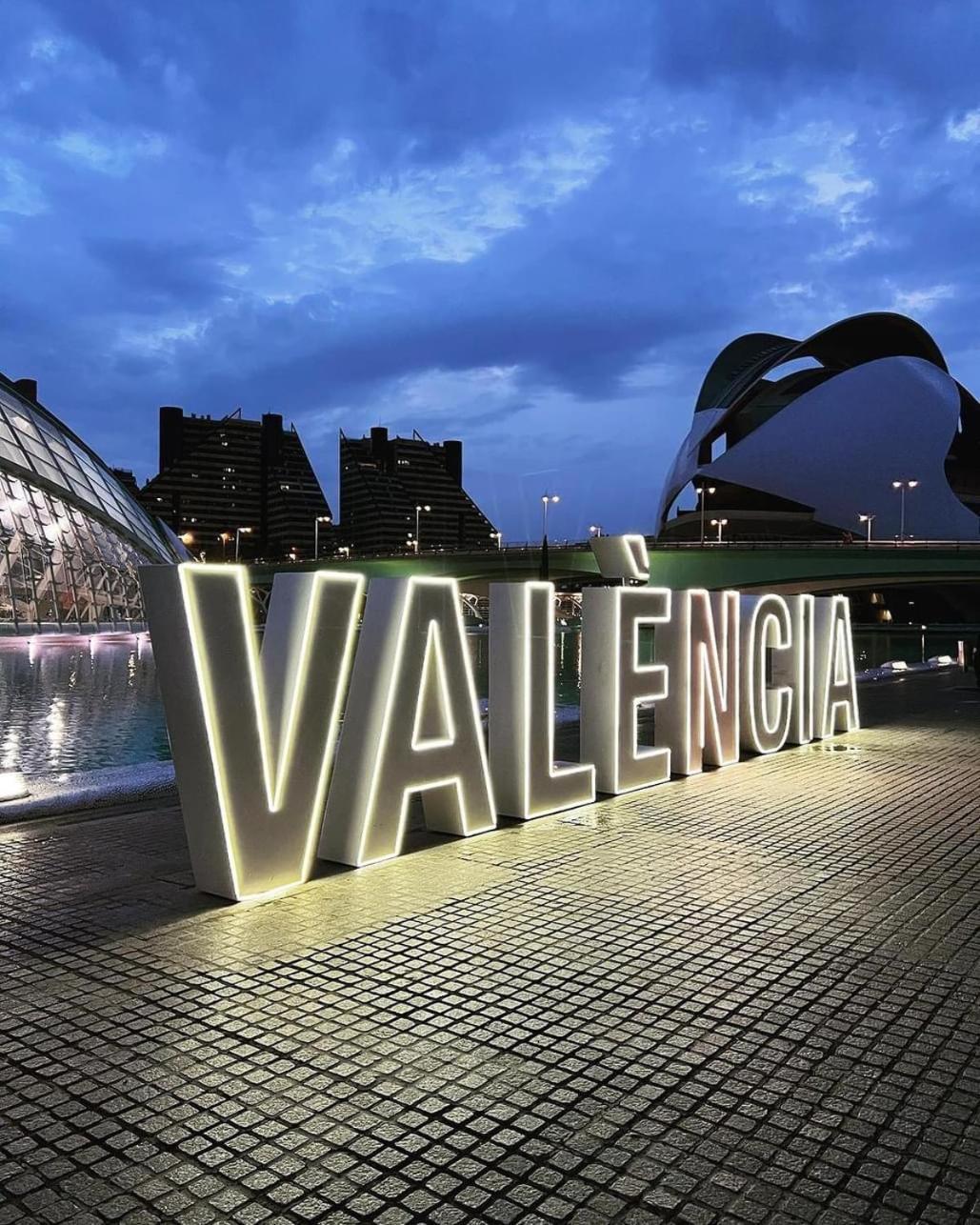 Mirador 1 Del Mercado Central - Habitacion Con Bano Privado En El Centro De La Ciudad Vella Valencia Bagian luar foto