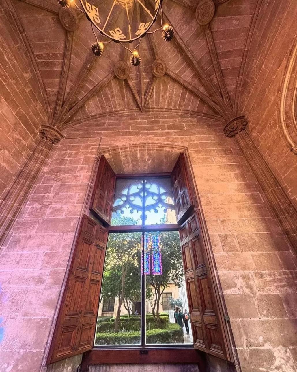 Mirador 1 Del Mercado Central - Habitacion Con Bano Privado En El Centro De La Ciudad Vella Valencia Bagian luar foto