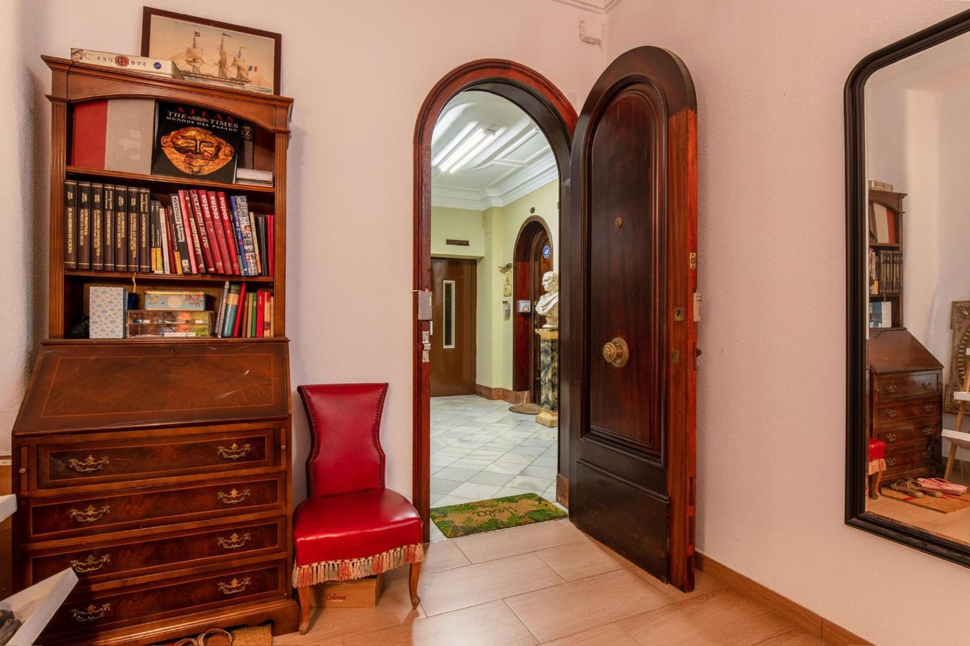 Mirador 1 Del Mercado Central - Habitacion Con Bano Privado En El Centro De La Ciudad Vella Valencia Bagian luar foto