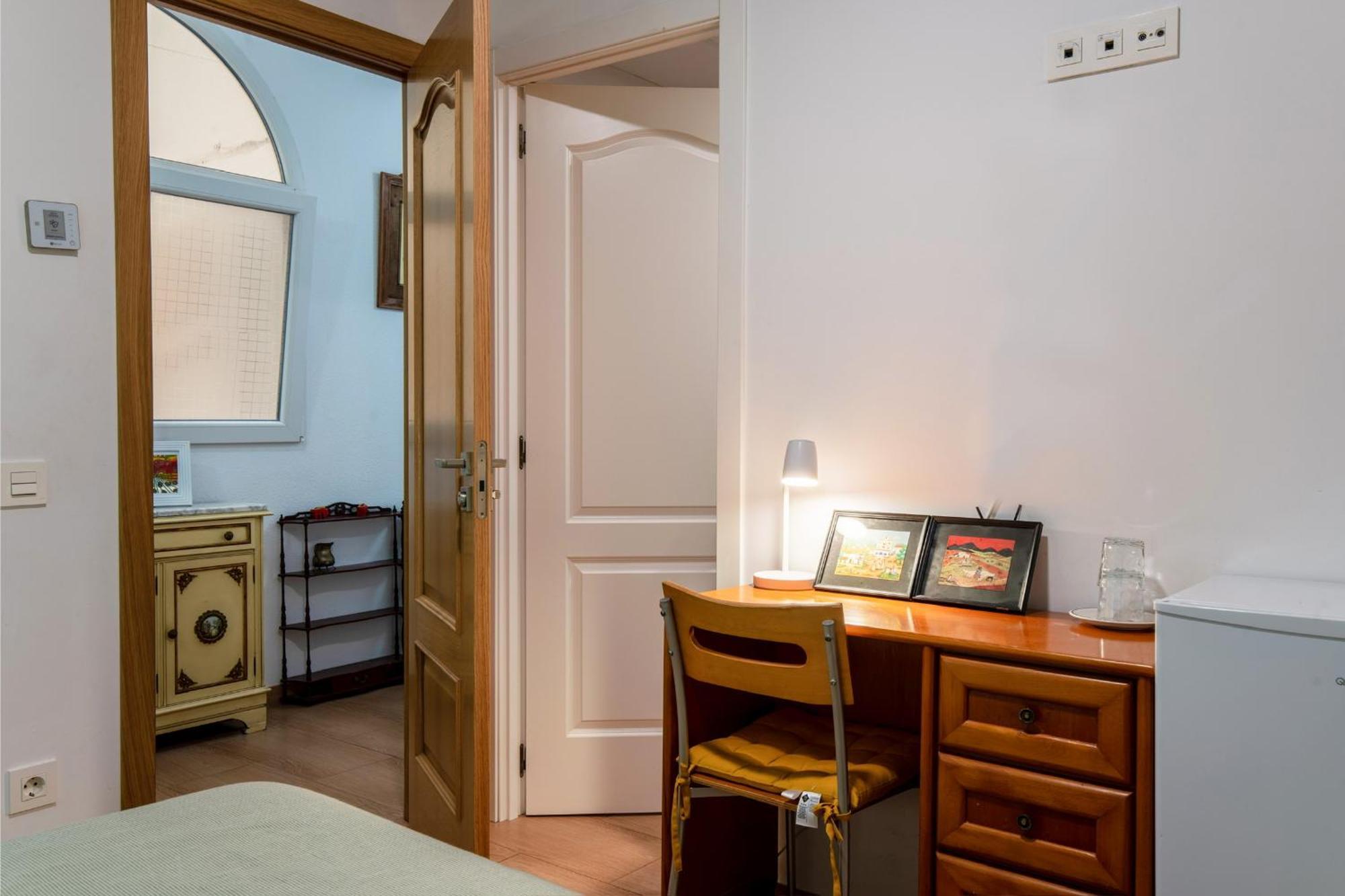 Mirador 1 Del Mercado Central - Habitacion Con Bano Privado En El Centro De La Ciudad Vella Valencia Bagian luar foto